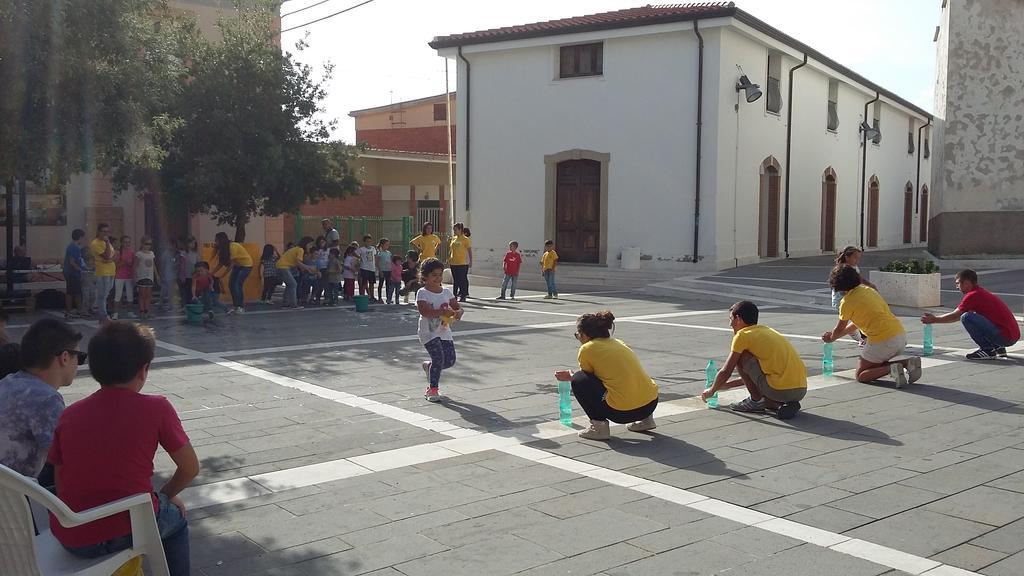 באוני Drommire In Plassa E Clesia מראה חיצוני תמונה